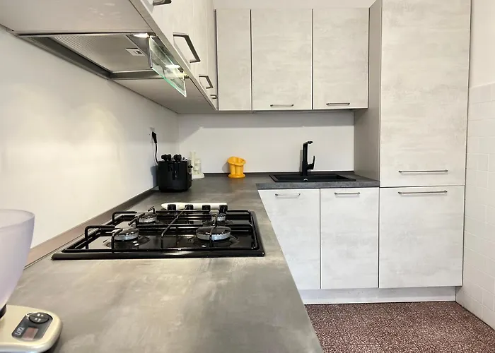 Floor - Panoramic Roof View - Quiet And